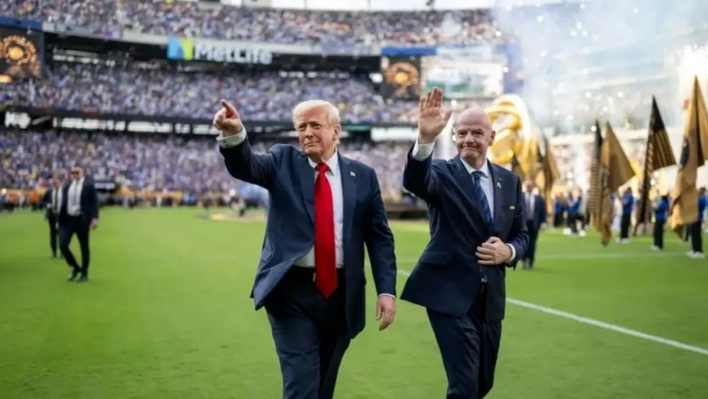 Trump admite que ligou para presidente da FIFA e pediu revisão da suspensão de Balogun; entidade liberou atacante para duelo decisivo