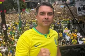 Flávio Bolsonaro propõe limitar integração internacional do Pix para reduzir tensão comercial com os Estados Unidos