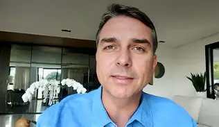Flávio Bolsonaro diz que abrirá mão de segurança da PF na campanha: “Não confio” Flávio Bolsonaro diz que abrirá mão de segurança da PF na campanha: “Não confio”