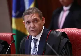 Nunes Marques afirma que uso de inteligência artificial em campanhas é permitido e evita comentar caso envolvendo Flávio Bolsonaro