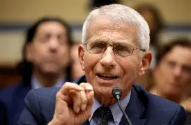 Anthony Fauci invoca a Quinta Emenda em audiência no Senado dos EUA e evita responder perguntas sobre a pandemia de Covid-19