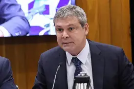 Lindbergh reage a vídeo de Nikolas Ferreira sobre eliminação do Brasil e troca de acusações amplia embate político