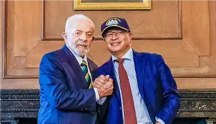 Petro promete a Lula transição pacífica na Colômbia em meio a tensão política com governo eleito Petro promete a Lula transição pacífica na Colômbia em meio a tensão política com governo eleito