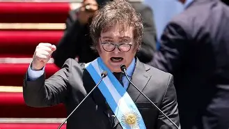 Milei acusa governo brasileiro de financiar suposta campanha contra a Argentina e agrava crise diplomática com o Brasil