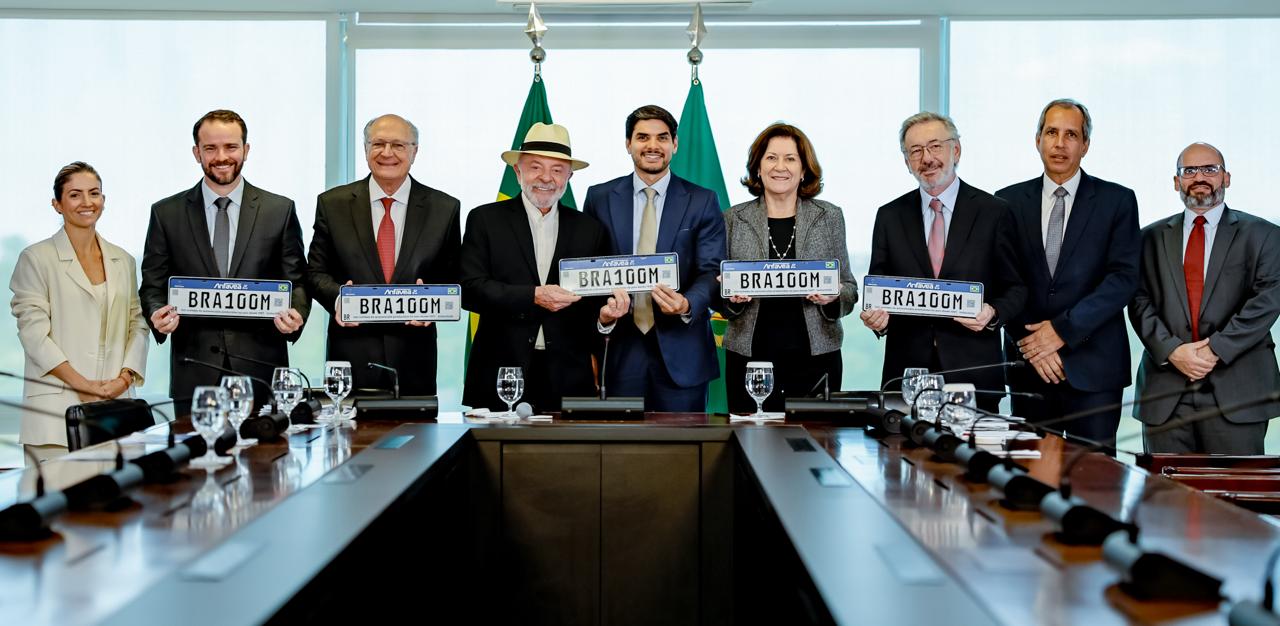 Lula defende parceria entre governo e montadoras para ampliar exportações de veículos produzidos no Brasil Lula defende parceria entre governo e montadoras para ampliar exportações de veículos produzidos no Brasil