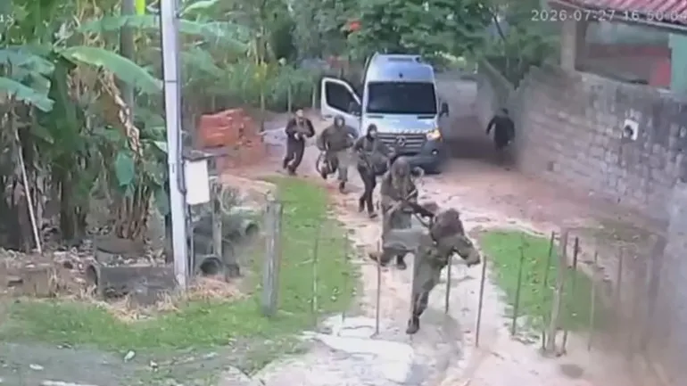 Vídeo mostra tentativa de invasão do Comando Vermelho a área dominada pela milícia em Guaratiba
