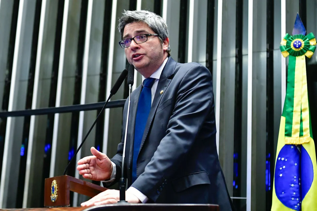 Flávio Bolsonaro define Carlos Portinho como candidato do PL ao Senado pelo Rio de Janeiro em 2026 Flávio Bolsonaro define Carlos Portinho como candidato do PL ao Senado pelo Rio de Janeiro em 2026