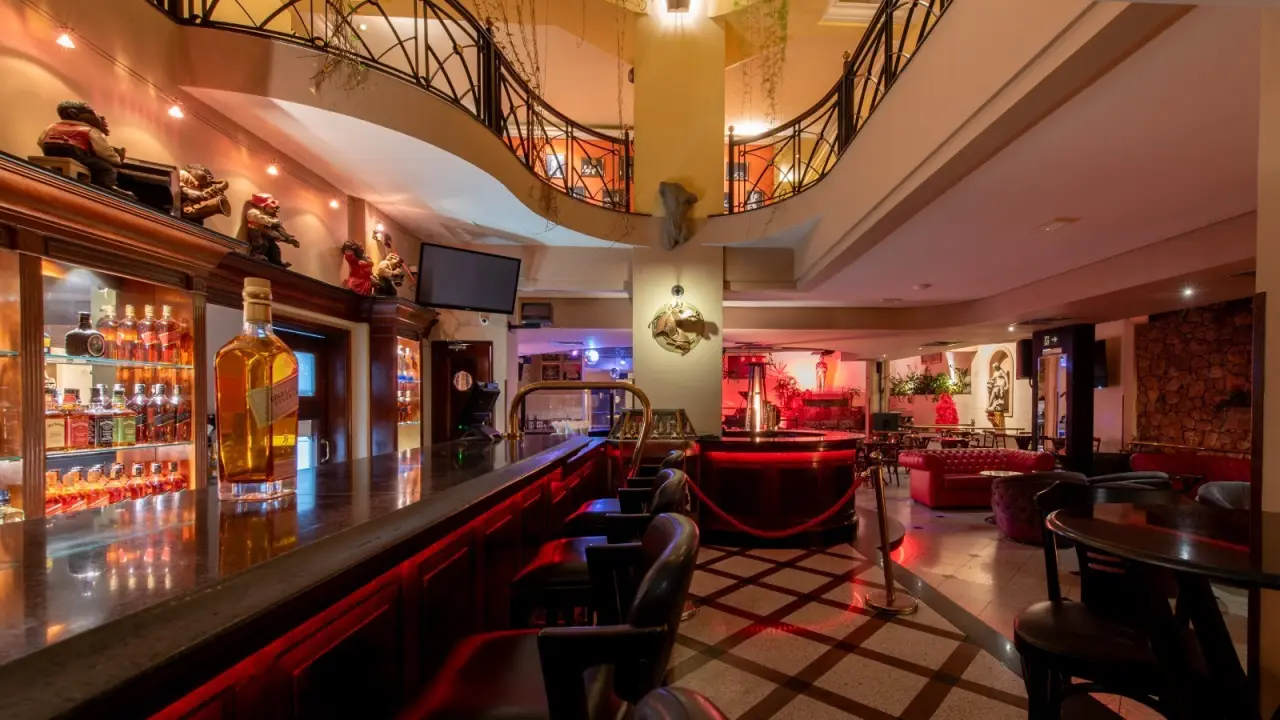 Bahamas Club encerra atividades após mais de 30 anos e fecha um dos capítulos mais emblemáticos da noite paulistana Bahamas Club encerra atividades após mais de 30 anos e fecha um dos capítulos mais emblemáticos da noite paulistana