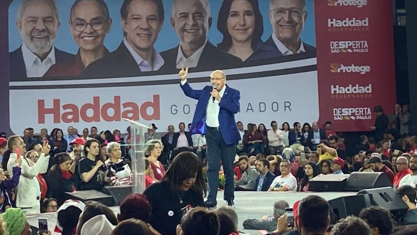 Alckmin afirma que bolsonarismo está “encurralado” com Flávio e defende derrota do movimento nas urnas Alckmin afirma que bolsonarismo está “encurralado” com Flávio e defende derrota do movimento nas urnas