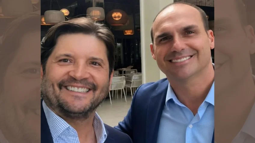 Eduardo Bolsonaro desiste de candidatura como suplente de André do Prado ao Senado em 2026 após orientação jurídica Eduardo Bolsonaro desiste de candidatura como suplente de André do Prado ao Senado em 2026 após orientação jurídica