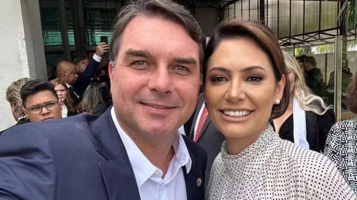 Flávio Bolsonaro pede desculpas a Michelle e tenta reconstruir aliança antes de convenção do PL
