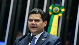 Alcolumbre adia votação da PEC dos agentes de saúde e cobra respeito ao Senado após pressão do governo