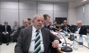 Lula manteve intensa comunicação política na prisão, com cartas e 22 entrevistas; episódio volta ao debate após decisão de Moraes sobre Bolsonaro Lula manteve intensa comunicação política na prisão, com cartas e 22 entrevistas; episódio volta ao debate após decisão de Moraes sobre Bolsonaro