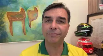 Em ato do PL no Ceará, Flávio Bolsonaro e apoiadores entoam coro contra Lula durante evento de pré-campanha Em ato do PL no Ceará, Flávio Bolsonaro e apoiadores entoam coro contra Lula durante evento de pré-campanha