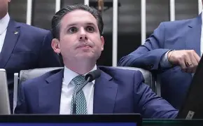 Hugo Motta reage à decisão de Flávio Dino e classifica bloqueio de R$ 119 milhões ligados a Valdemar Costa Neto como “inaceitável”