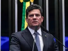Moro critica decisão de Moraes que suspendeu visitas de Flávio Bolsonaro ao pai e cita caso de Lula