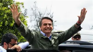 Polícia Civil conclui que Bolsonaro não cometeu crime por posse de arma e indicia servidor do GSI