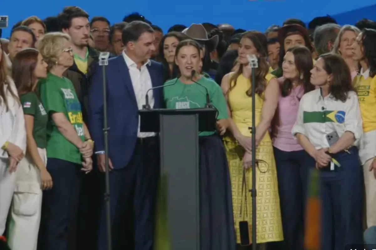 Cotada para vice de Flávio Bolsonaro, Daniella Marques diz: “Vou servir ao seu lado” Cotada para vice de Flávio Bolsonaro, Daniella Marques diz: “Vou servir ao seu lado”
