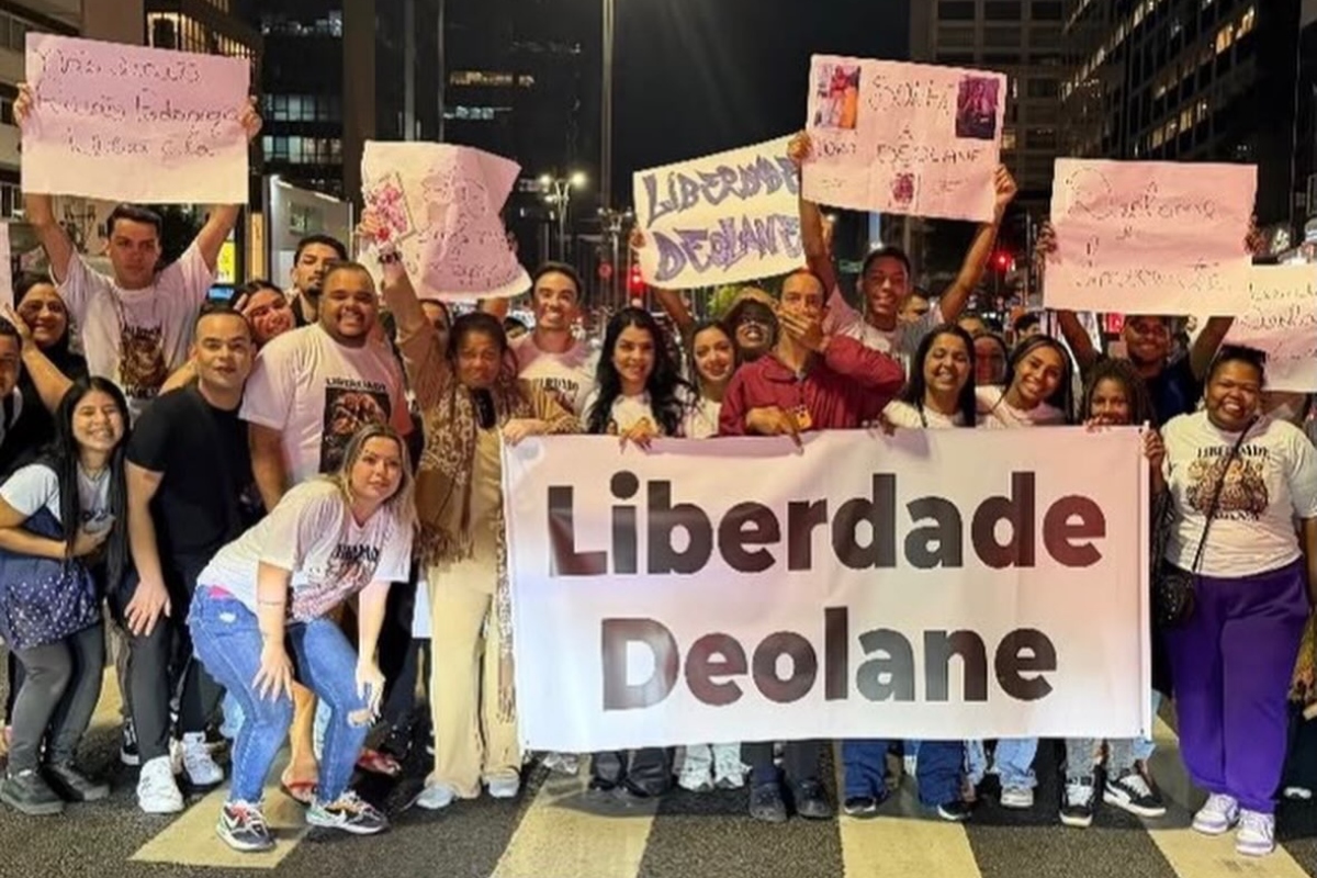 “Liberdade para Deolane”: fãs ocupam a Avenida Paulista em ato de apoio à influenciadora