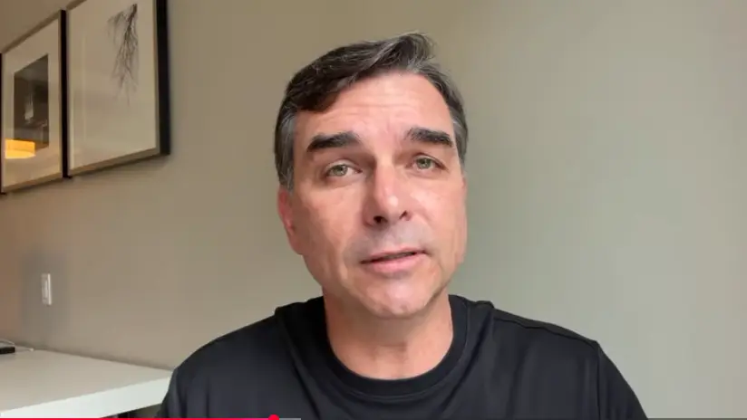 Flávio Bolsonaro diz ser alvo de perseguição e afirma representar “ameaça ao sistema” Flávio Bolsonaro diz ser alvo de perseguição e afirma representar “ameaça ao sistema”