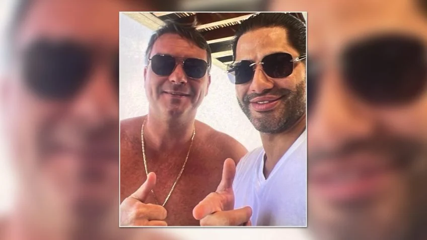 Foto de Flávio Bolsonaro ao lado de homem apontado como chefe de milícia privada de Daniel Vorcaro gera controvérsia nas redes
