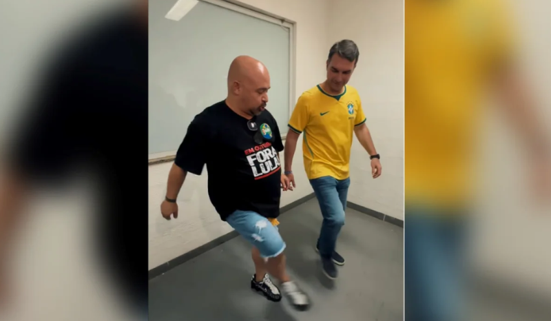 Flávio Bolsonaro aposta em bom humor, dança funk com influenciador e viraliza durante pré-campanha presidencial