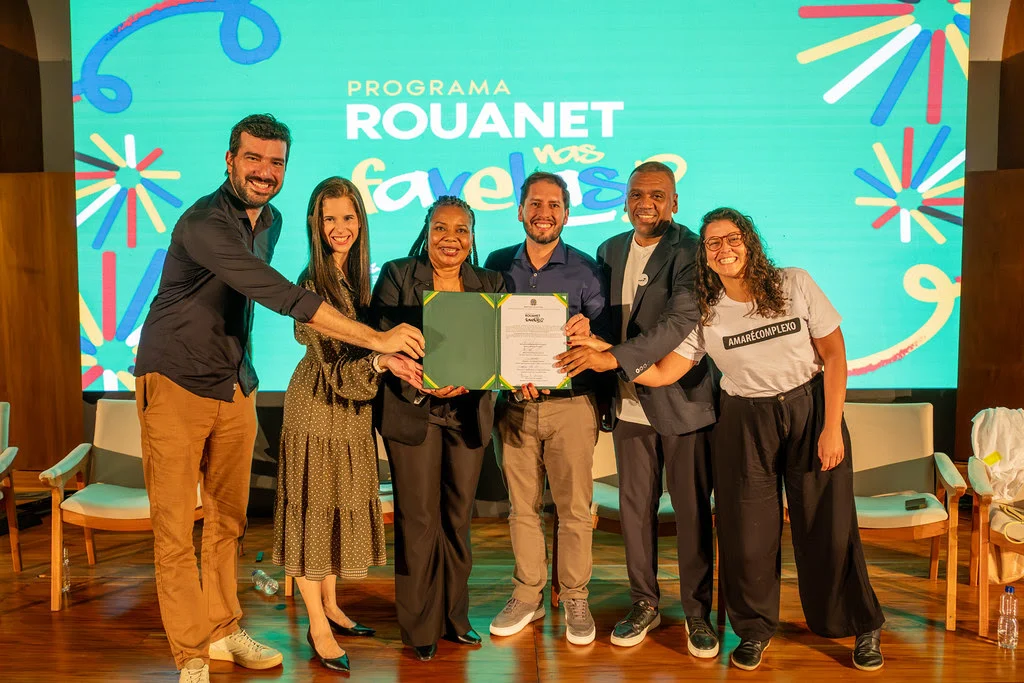Governo Lula amplia investimento na Lei Rouanet e destina R$ 10 milhões para projeto cultural em favelas de oito regiões do país Governo Lula amplia investimento na Lei Rouanet e destina R$ 10 milhões para projeto cultural em favelas de oito regiões do país