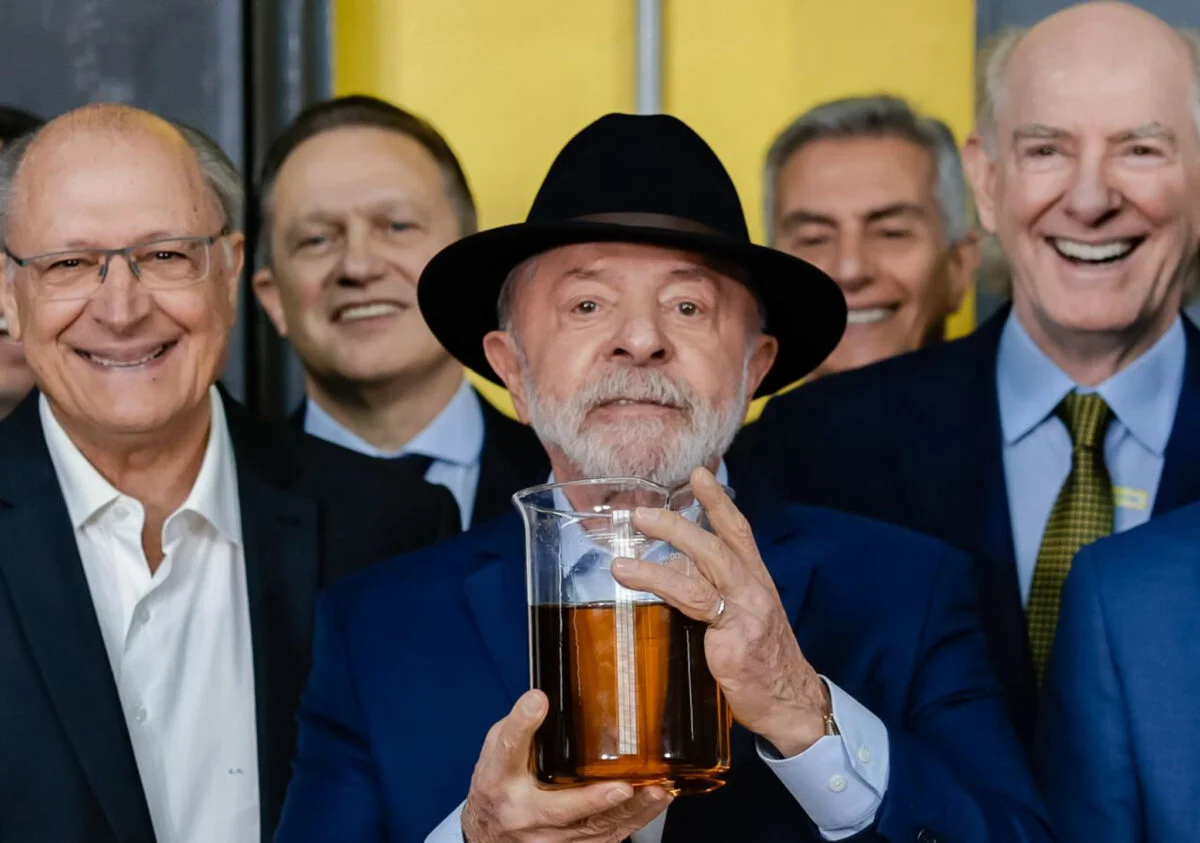 Lula defende “briga mundial” pelo biocombustível brasileiro e volta a criticar Trump por visão sobre energia