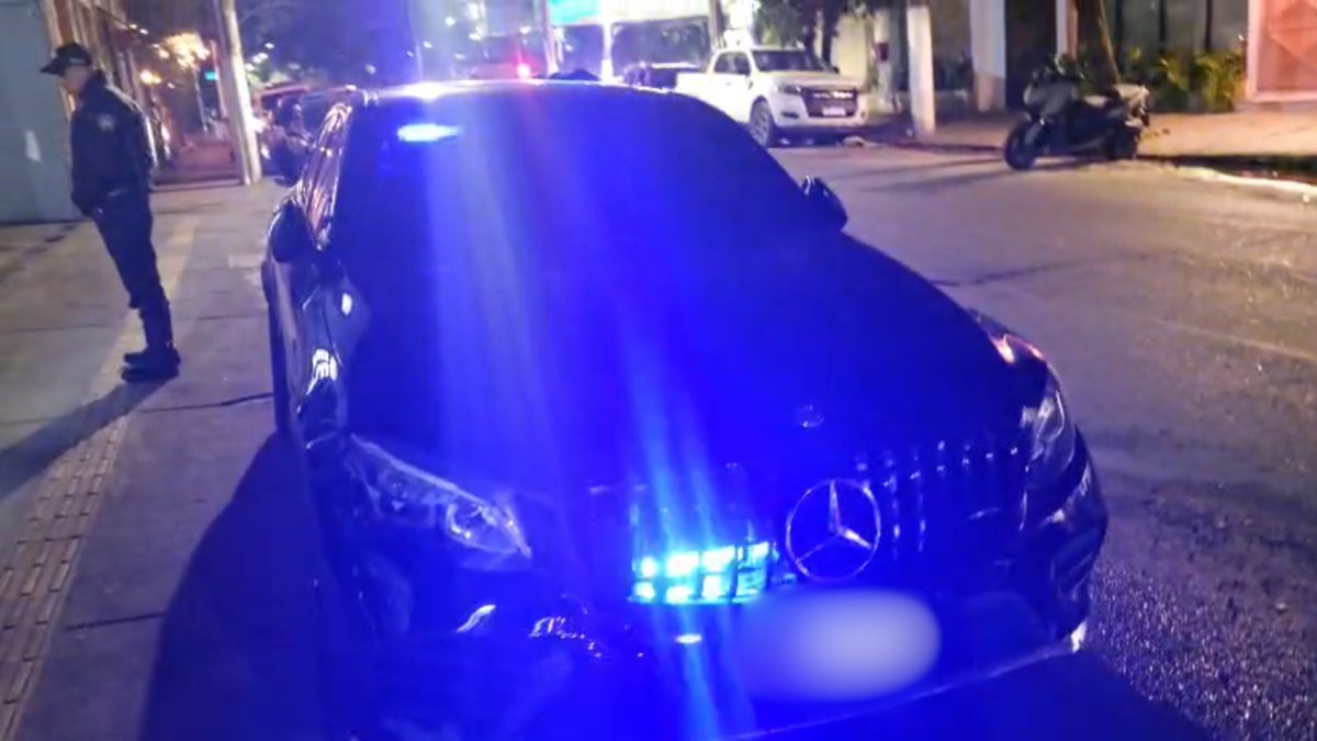 Médico é preso com armas e carro equipado com sirene na Avenida Paulista após alegar ser assessor parlamentar Médico é preso com armas e carro equipado com sirene na Avenida Paulista após alegar ser assessor parlamentar