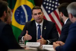 Flávio Bolsonaro defende o Pix em audiência nos EUA e pede que sistema fique fora de possíveis sanções comerciais