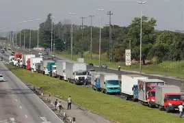 Senado aprova MP do frete mínimo: novas regras endurecem punições e reforçam piso para caminhoneiros Senado aprova MP do frete mínimo: novas regras endurecem punições e reforçam piso para caminhoneiros