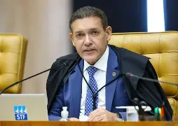 Nunes Marques manda remover vídeo que associa Flávio Bolsonaro ao PCC e cita desinformação em decisão do TSE Nunes Marques manda remover vídeo que associa Flávio Bolsonaro ao PCC e cita desinformação em decisão do TSE