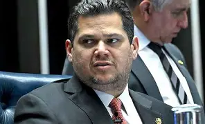 PEC do fim da escala 6×1 avança no Senado, mas Alcolumbre evita definir prazo para votação