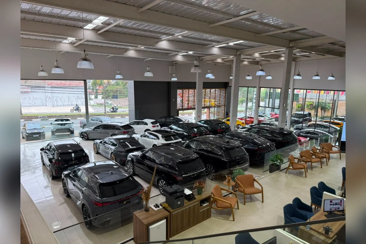 PF fecha concessionária de carros de luxo em operação contra esquema de lavagem de R$ 1 bilhão PF fecha concessionária de carros de luxo em operação contra esquema de lavagem de R$ 1 bilhão