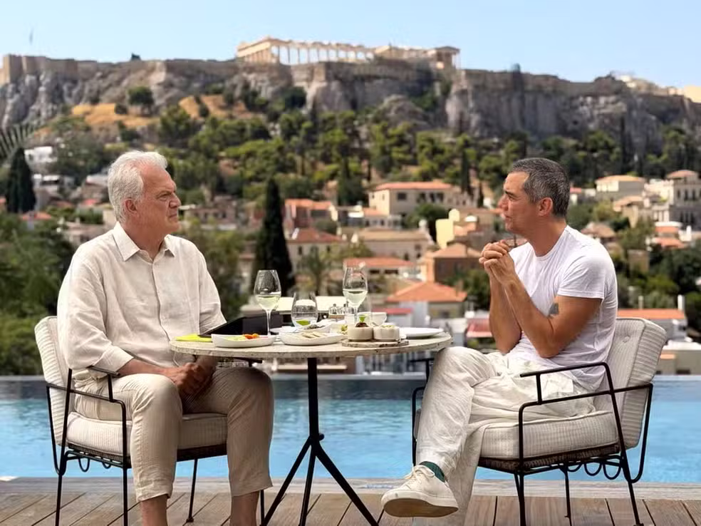 Wagner Moura reflete sobre arte, jornalismo, democracia e política em entrevista a Pedro Bial, diretamente de Atenas