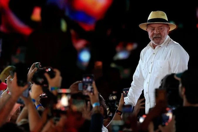 Lula promete fortalecer a Defesa, proteger terras raras e enfrentar debate sobre emendas parlamentares durante convenção do PT Lula promete fortalecer a Defesa, proteger terras raras e enfrentar debate sobre emendas parlamentares durante convenção do PT