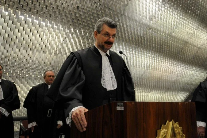 Buzzi perde cargo no STJ após condenação unânime por assédio e importunação sexual
