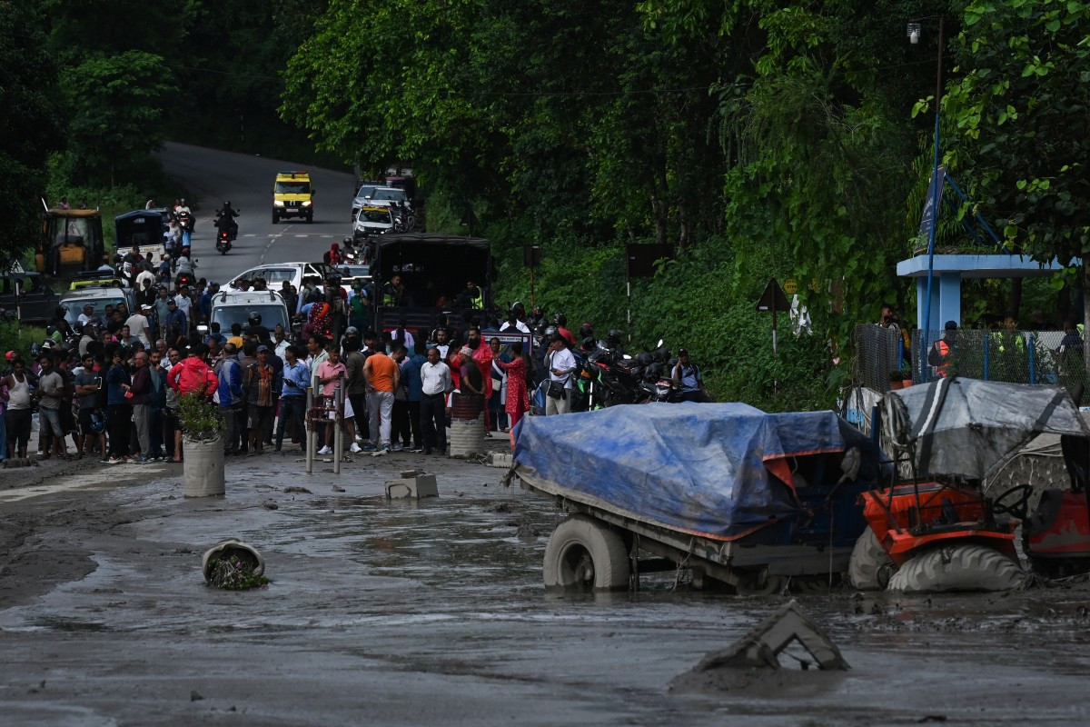 Tragédia entre Nepal e China já deixa quase 800 mortos e mais de 3 mil desaparecidos