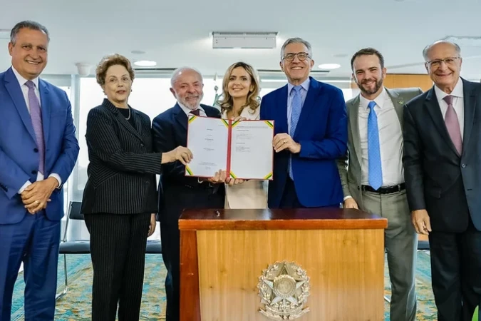 Lula se reúne com Ludhmila Hajjar, médica que recusou Ministério da Saúde no governo Bolsonaro, para discutir inovação e futuro da saúde pública Lula se reúne com Ludhmila Hajjar, médica que recusou Ministério da Saúde no governo Bolsonaro, para discutir inovação e futuro da saúde pública