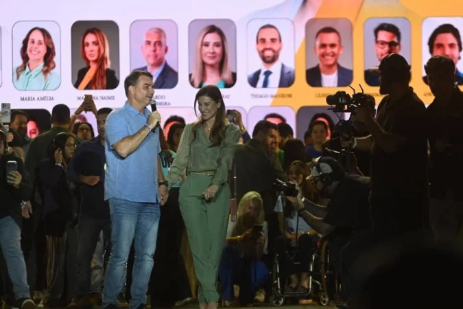 Flávio Bolsonaro reforça aliança com Michelle e apresenta agenda de segurança durante convenção do PL no DF Flávio Bolsonaro reforça aliança com Michelle e apresenta agenda de segurança durante convenção do PL no DF
