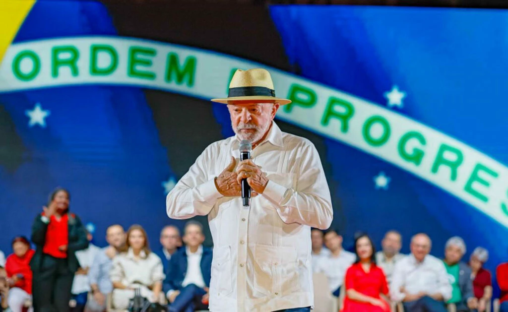 Lula reforça defesa de investimentos militares e chama presença feminina no Exército de “revolução comportamental”
