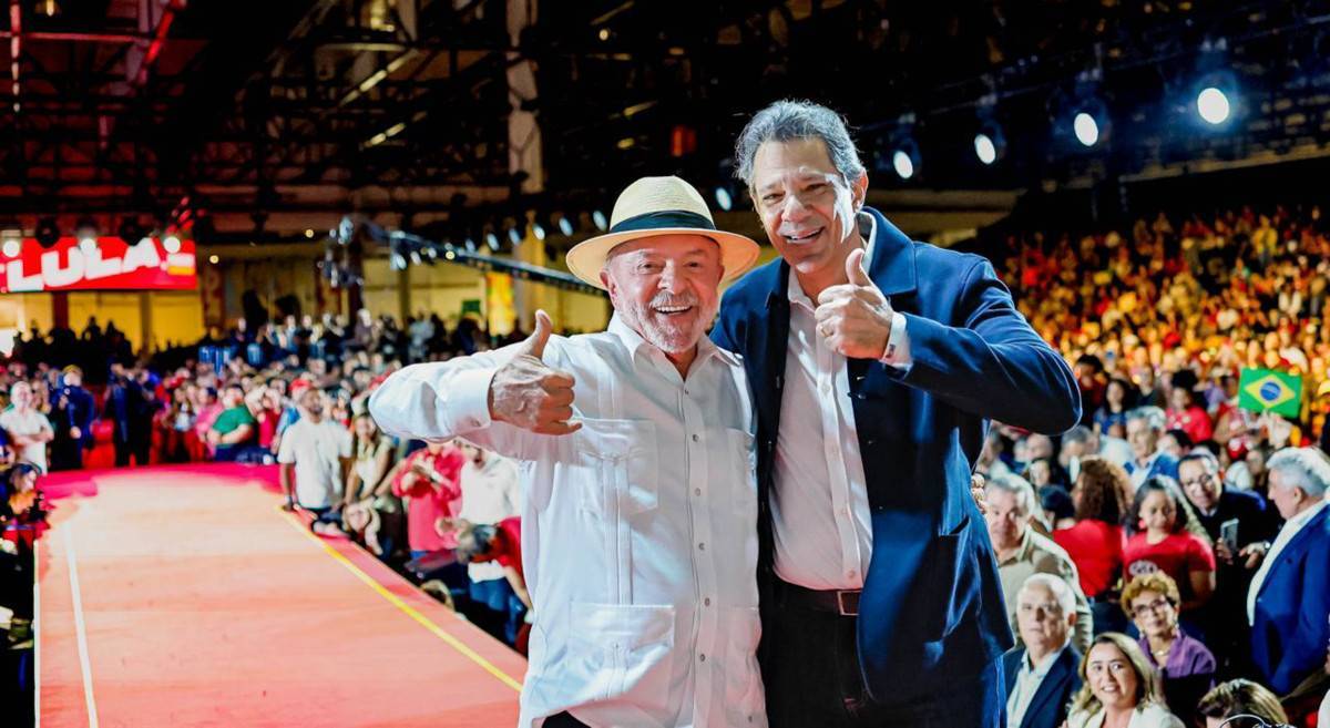 Lula indica Fernando Haddad como possível sucessor à Presidência durante convenção nacional do PT