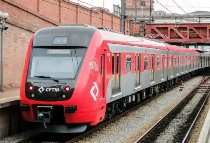 Greve da CPTM em São Paulo provoca superlotação e trânsito intenso, mas operação parcial evita colapso no transporte