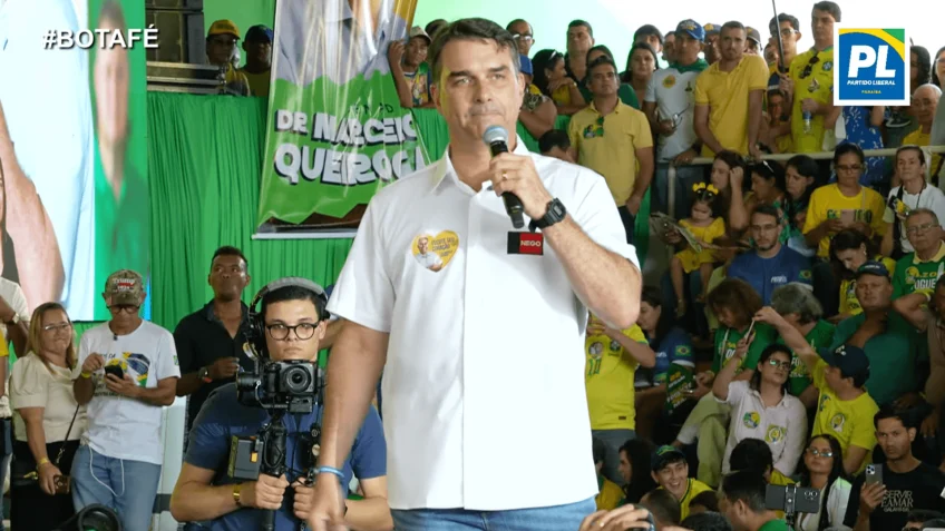 Flávio Bolsonaro afirma que aceitará resultado das urnas, mas defende mudanças no sistema eleitoral
