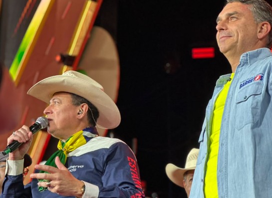 Flávio Bolsonaro e Tarcísio de Freitas transformam Barretos em palco de exaltação ao agro e de força política da direita Flávio Bolsonaro e Tarcísio de Freitas transformam Barretos em palco de exaltação ao agro e de força política da direita