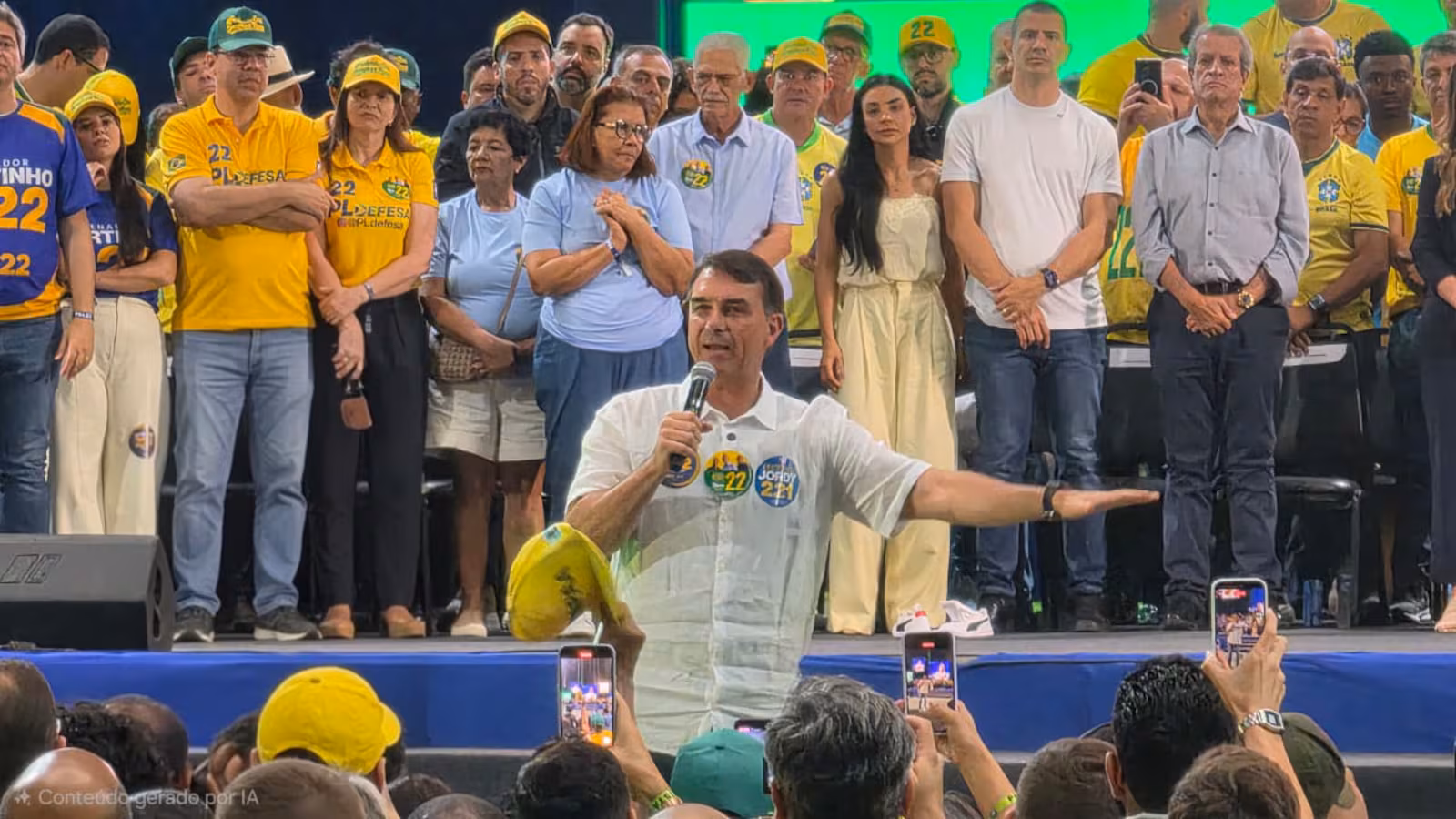 Flávio Bolsonaro promete “guerra” contra narcoterroristas e dá prazo até dezembro para criminosos deixarem o Brasil Flávio Bolsonaro promete “guerra” contra narcoterroristas e dá prazo até dezembro para criminosos deixarem o Brasil