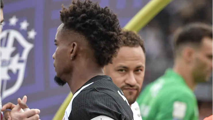 Neymar reage a “vácuo” de Thiago Mendes e tenta colocar fim à polêmica: “Não existe rivalidade” Neymar reage a “vácuo” de Thiago Mendes e tenta colocar fim à polêmica: “Não existe rivalidade”