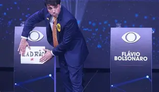 Renan Santos ataca Record durante debate da Band e provoca Lula com mensagem de “ladrão” Renan Santos ataca Record durante debate da Band e provoca Lula com mensagem de “ladrão”