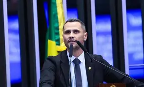 Cleitinho desiste da disputa pelo Governo de Minas Gerais e emociona apoiadores ao anunciar decisão
