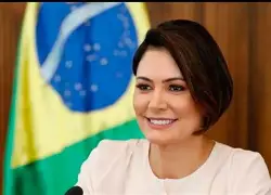 Michelle Bolsonaro sobe ao palanque com adversário de Celina Leão e reforça apoio a Flávio em movimento de reaproximação